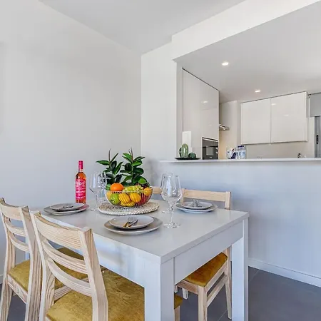 Lovely 2 Bedroom In Albur Village Lote A With Pool View Apartman