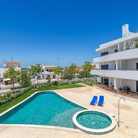 Lovely 2 Bedroom In Albur Village Lote A With Pool View Alvor
