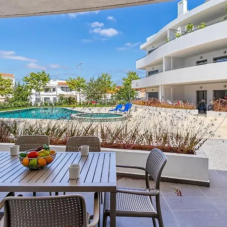 Lovely 2 Bedroom In Albur Village Lote A With Pool View Apartman