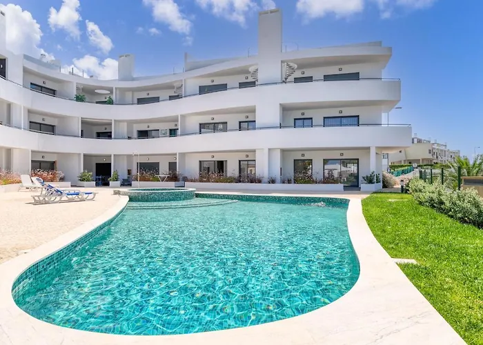Lovely 2 Bedroom In Albur Village Lote A With Pool View Apartmán Alvor