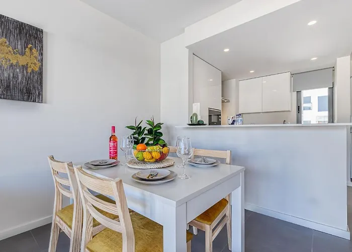 Lovely 2 Bedroom In Albur Village Lote A With Pool View Apartmán