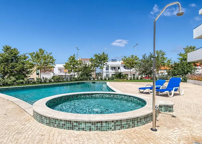 Lovely 2 Bedroom In Albur Village Lote A With Pool View Alvor