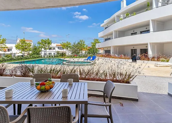 Lovely 2 Bedroom In Albur Village Lote A With Pool View Apartmán