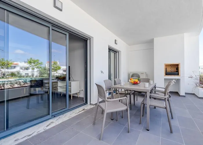 Lovely 2 Bedroom In Albur Village Lote A With Pool View *