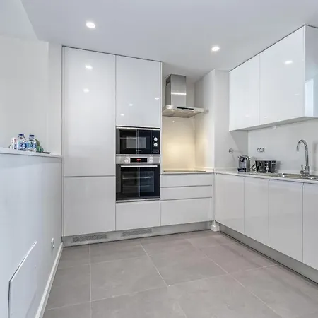 Lovely 2 Bedroom In Albur Village Lote A With Pool View Алвор