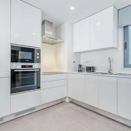 Lovely 2 Bedroom In Albur Village Lote A With Pool View Алвор